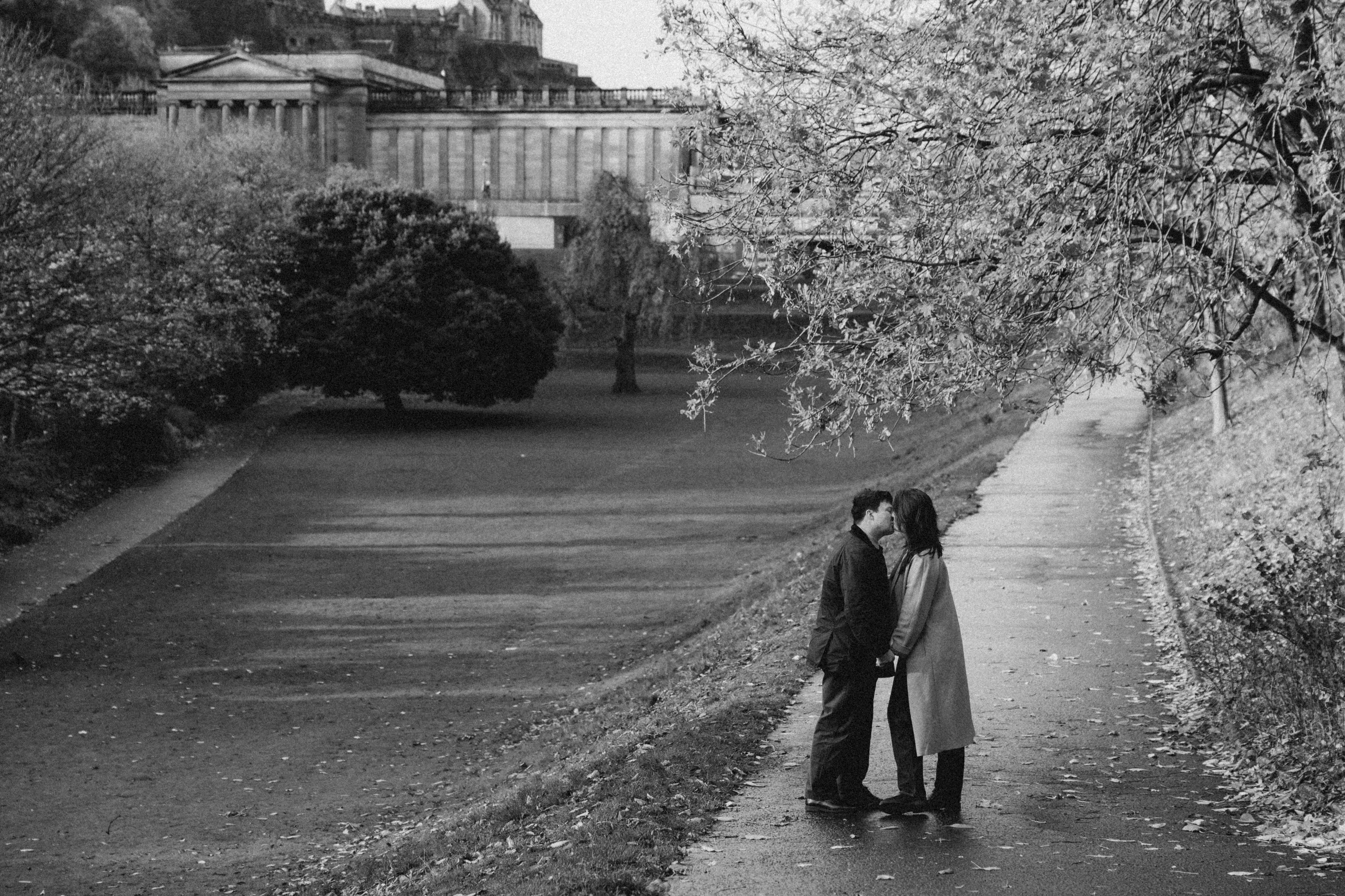 Couples portrait in Edinburgh by Nastia Photographer